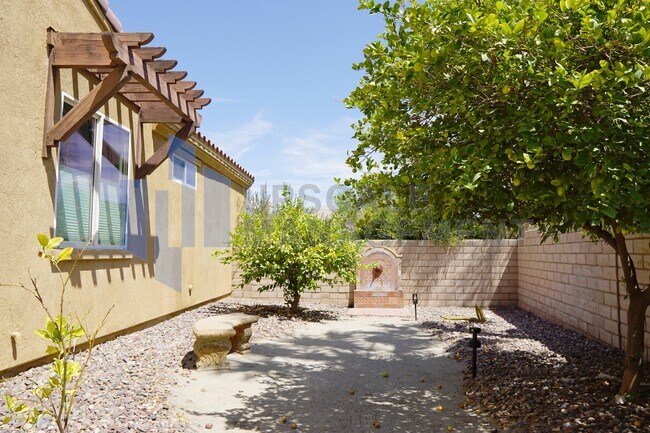 Building Photo - 2029 Savanna Way