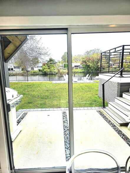 Building Photo - 640 Derby Ave