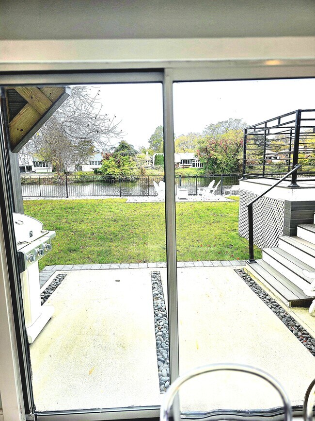 Building Photo - 640 Derby Ave