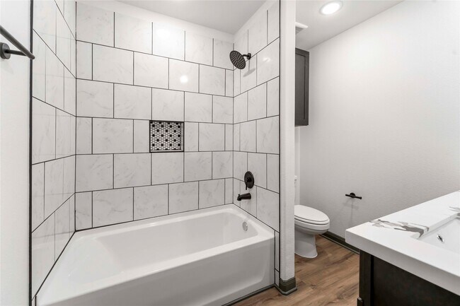 Building Photo - 7987 Chateau St