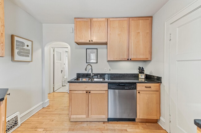 Building Photo - 4518 N Woodburn St