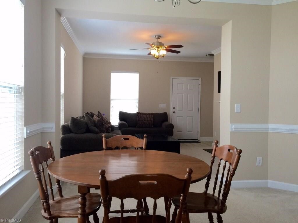 Home unfurnished, pictures for illustration purpose only - 4011 Tarrant Trace Cir