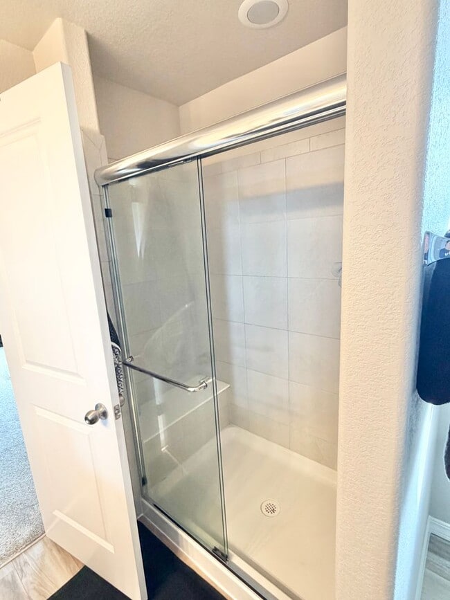 Building Photo - Like New Home for Rent on Truscott!