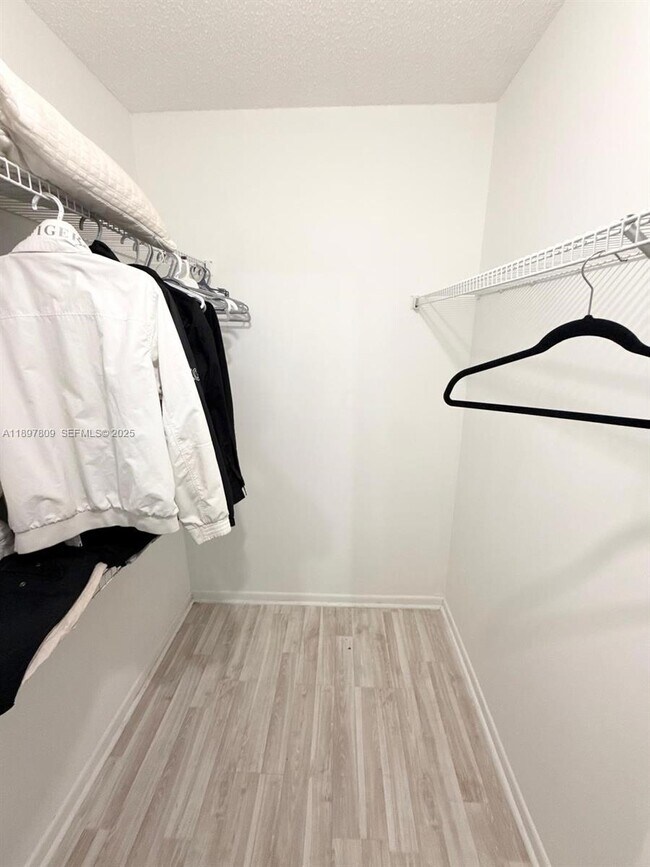 Building Photo - 19501 E Country Club Dr