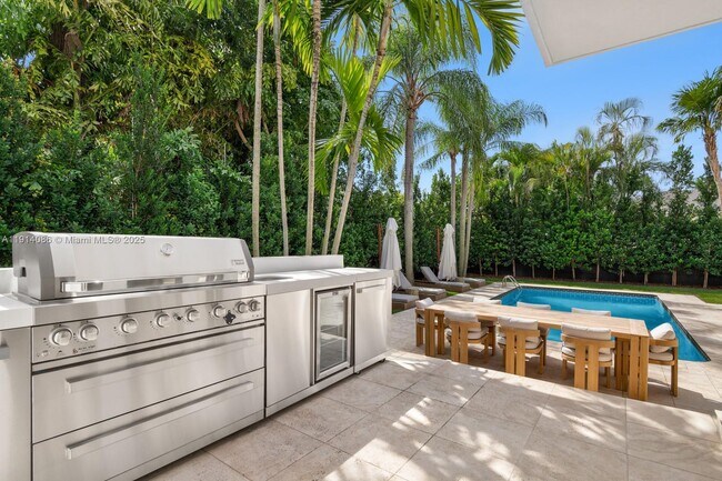 Building Photo - 7155 E Lago Dr