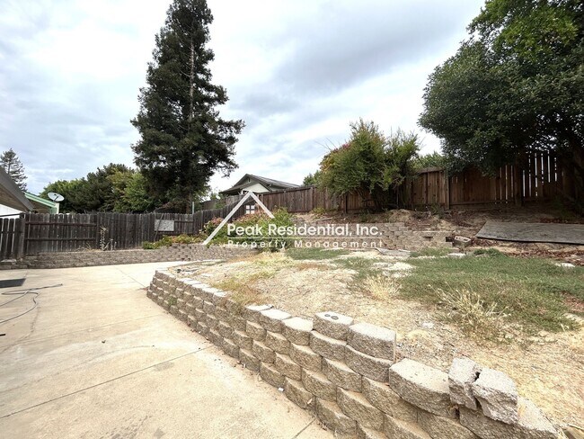 Building Photo - 7400 Martignetti Ct