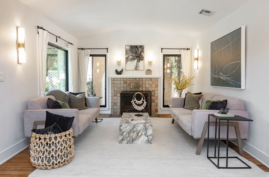 Building Photo - 722 N La Jolla Ave