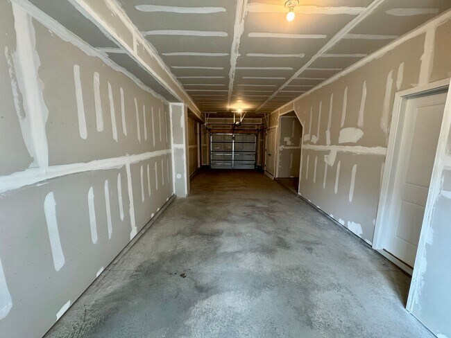 Building Photo - 5021 Chinook Ln