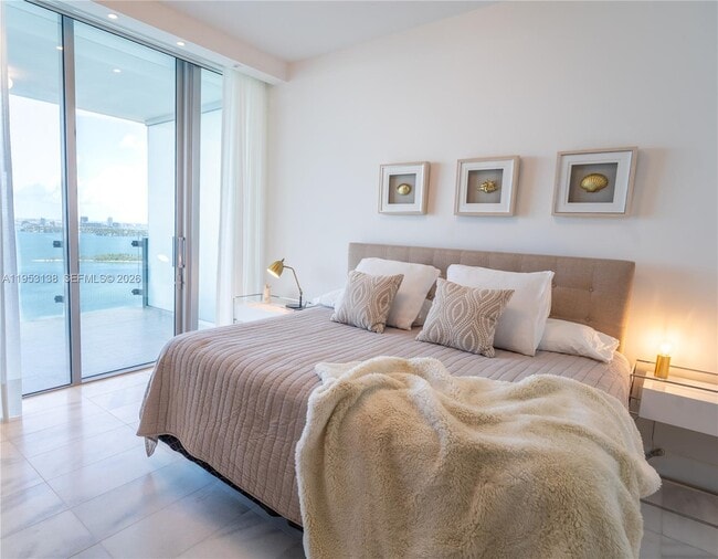 Building Photo - 700 NE 26th Terrace