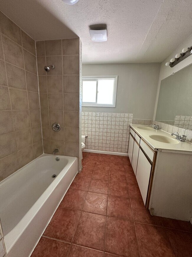 Building Photo - 6820 Larsh Dr