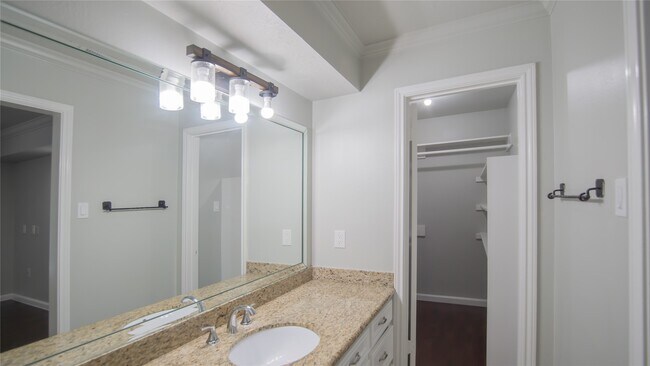 Building Photo - 3406 Deerwood Ln