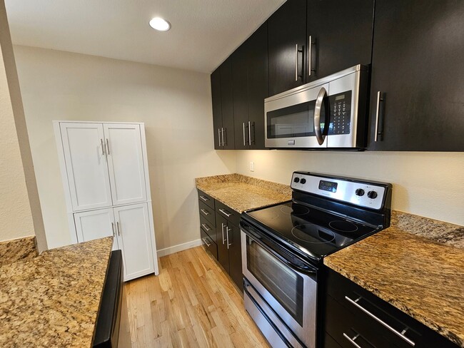 Building Photo - 2-bedroom, 2-bath condo in Gated community...