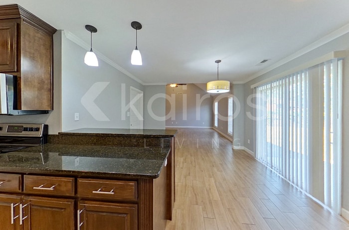 Building Photo - 706 Hickory Ave