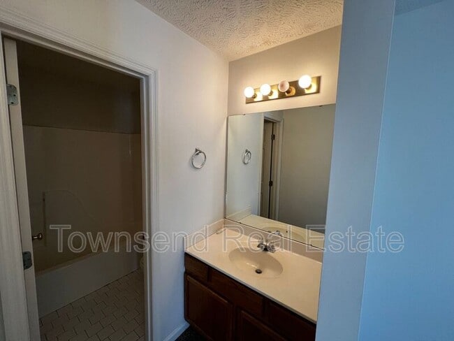 Building Photo - 1016 Ancestry Dr