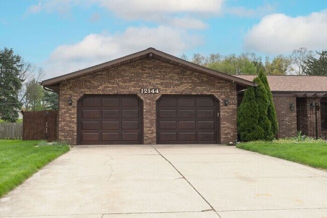 Building Photo - Prairie Lane Estates 3 bedroom ranch with spacious rooms and amenities beyond your imagination