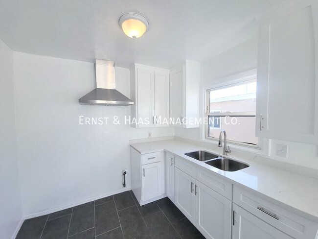 Building Photo - Fabulous Bungalow Home Located in Upper We...