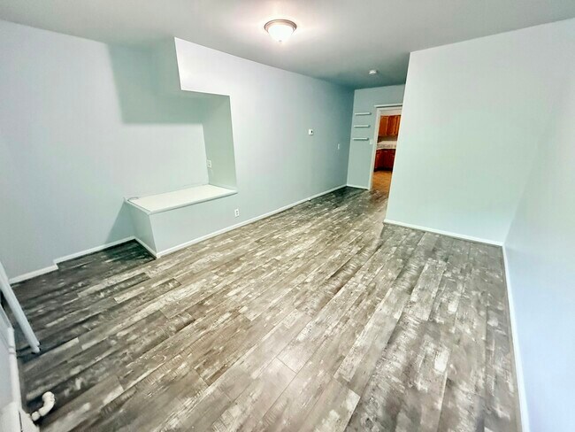 Building Photo - 145 Spring Valley Rd