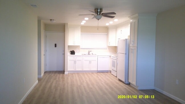 Building Photo - Leisure Town