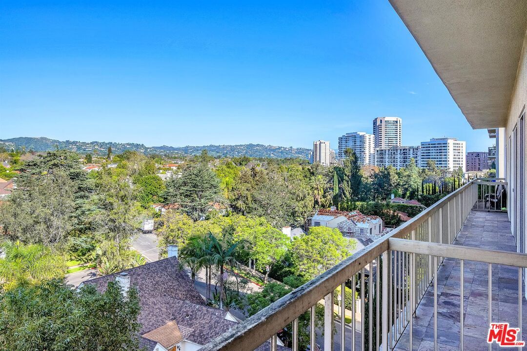 Building Photo - 10751 Wilshire Blvd
