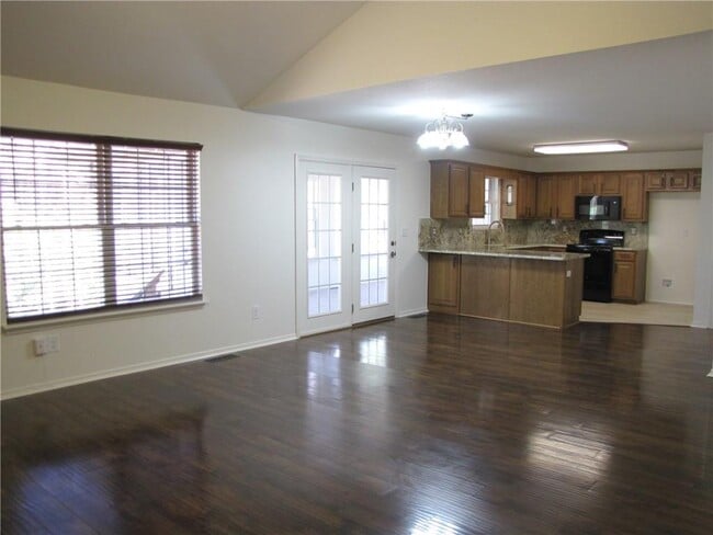 Building Photo - 70 Merritt Dr