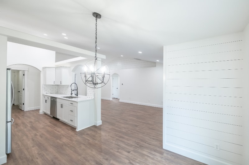 Building Photo - 918 NE Oakmont Loop