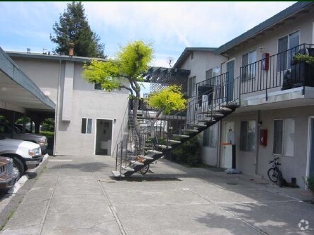 Building Photo - 930 Sunset Ave