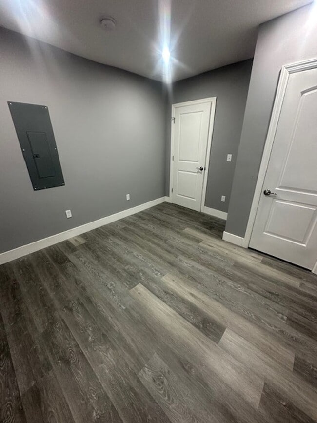 Building Photo - Stunning Fully Remodeled Home in Friendshi...