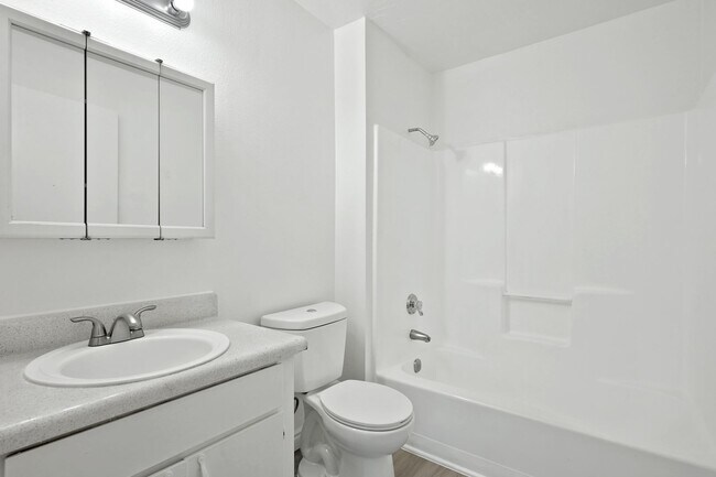 Building Photo - Updated 2BD/2BA Apartment IN SYLMAR
