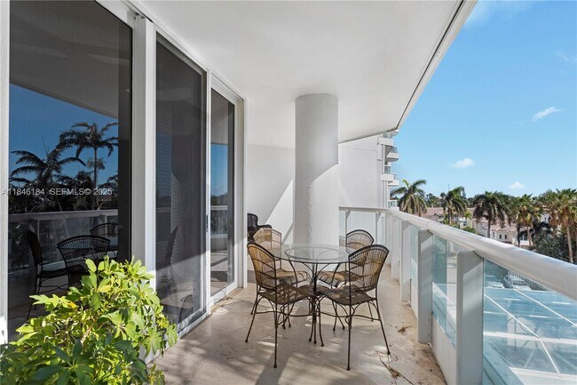 Building Photo - 21050 Point Pl