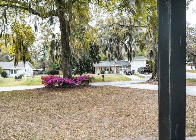 Building Photo - 3BR Home in Shell Point – Sunroom | Garage | Prime Location