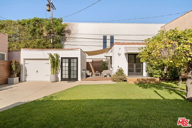 Building Photo - 813 N Orange Grove Ave
