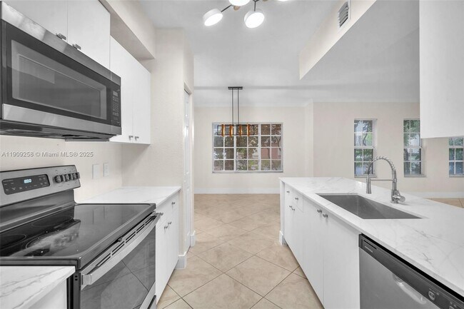 Building Photo - 2498 Centergate Dr