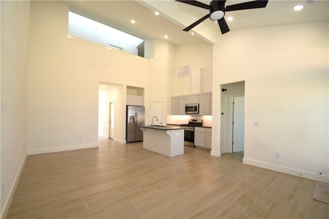 Building Photo - 401 Azurite Rd