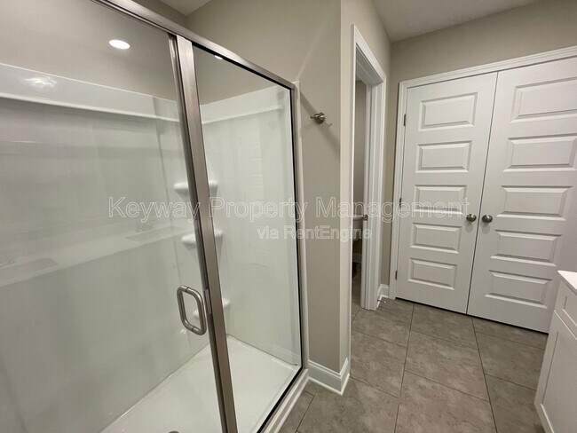 Building Photo - 3119 Venetian Dr