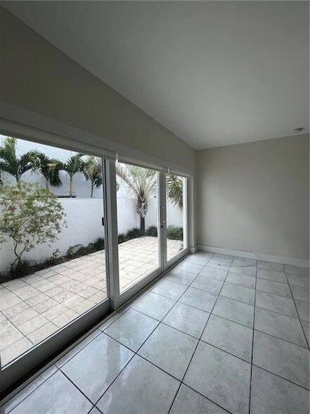 Building Photo - 2356 SW 16th Ave