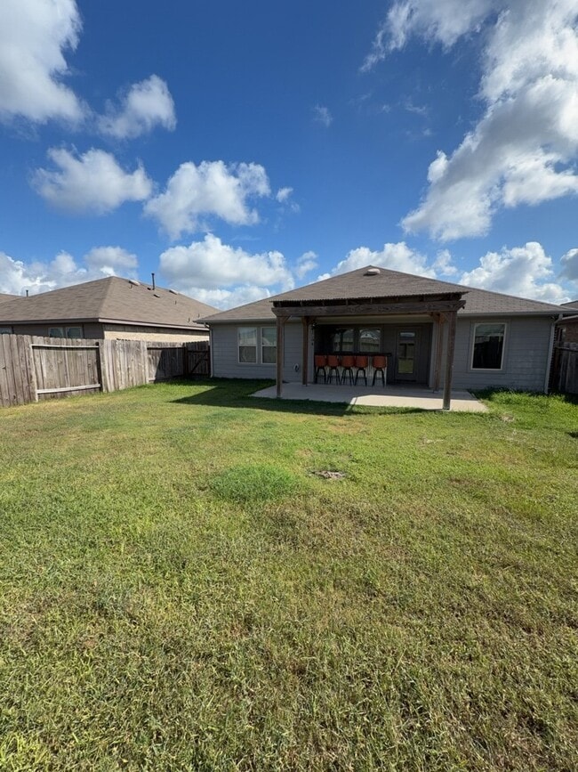 Building Photo - 20378 Green Mountain Dr