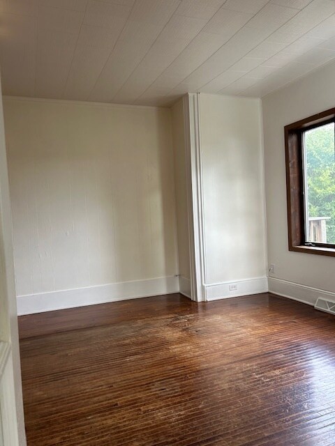 Building Photo - 301 Locust St