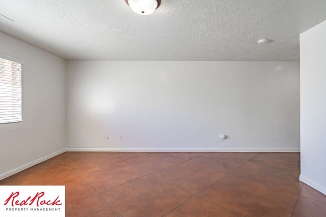 Building Photo - 2801 E 450 N