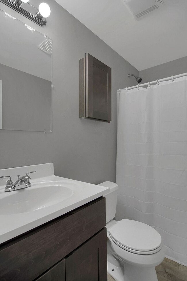 Building Photo - Chic lil Studio