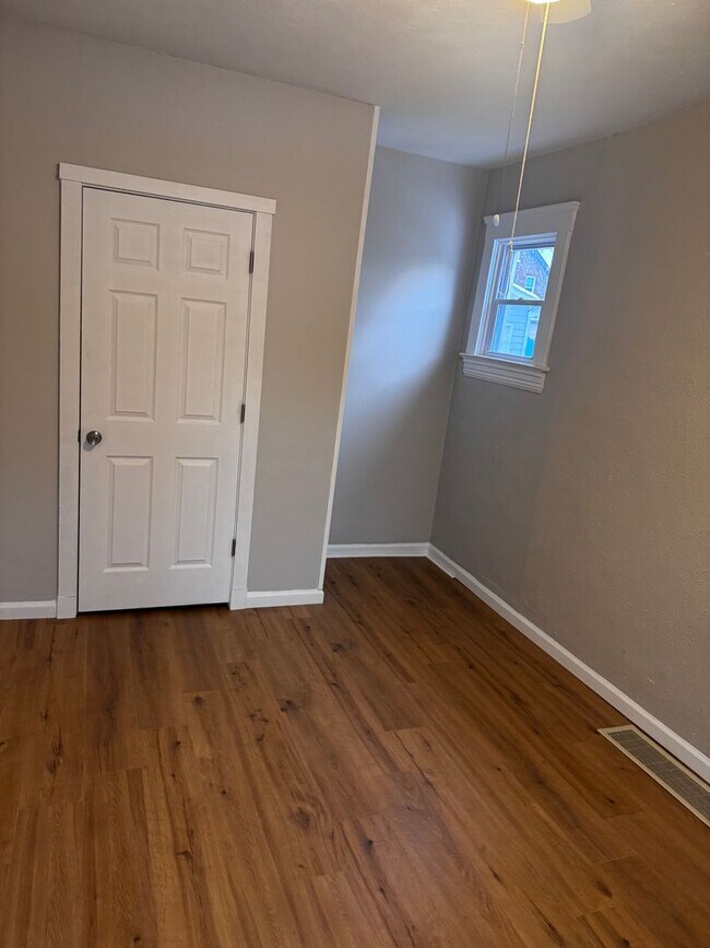 Building Photo - 3811 E 50th St