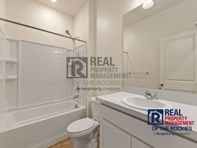 Building Photo - 920 London Wy