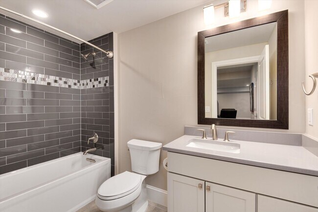 Building Photo - Furnished Home - Move in Ready!