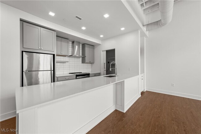 Primary Photo - 2048 Fulton Rd