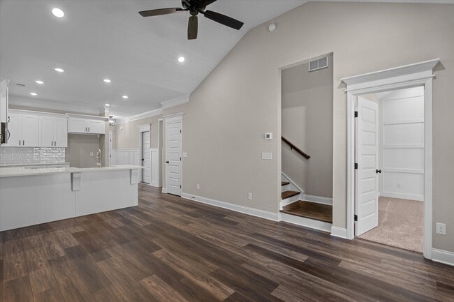 Building Photo - 626 Hope St