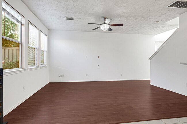 Building Photo - 16106 Greenport Ln