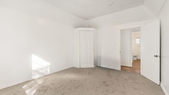 Building Photo - 2600 Morales St