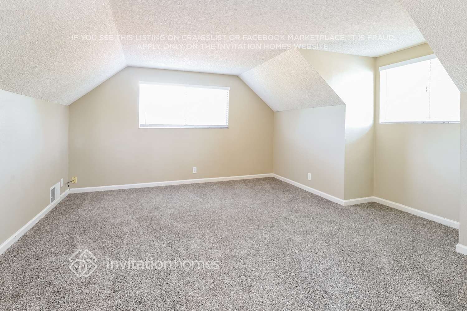 Building Photo - 563 Burlington Dr