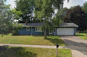 Building Photo - 3 Bedroom, 2.5 Bathroom Home with Fenced Yard & 2 Car Garage