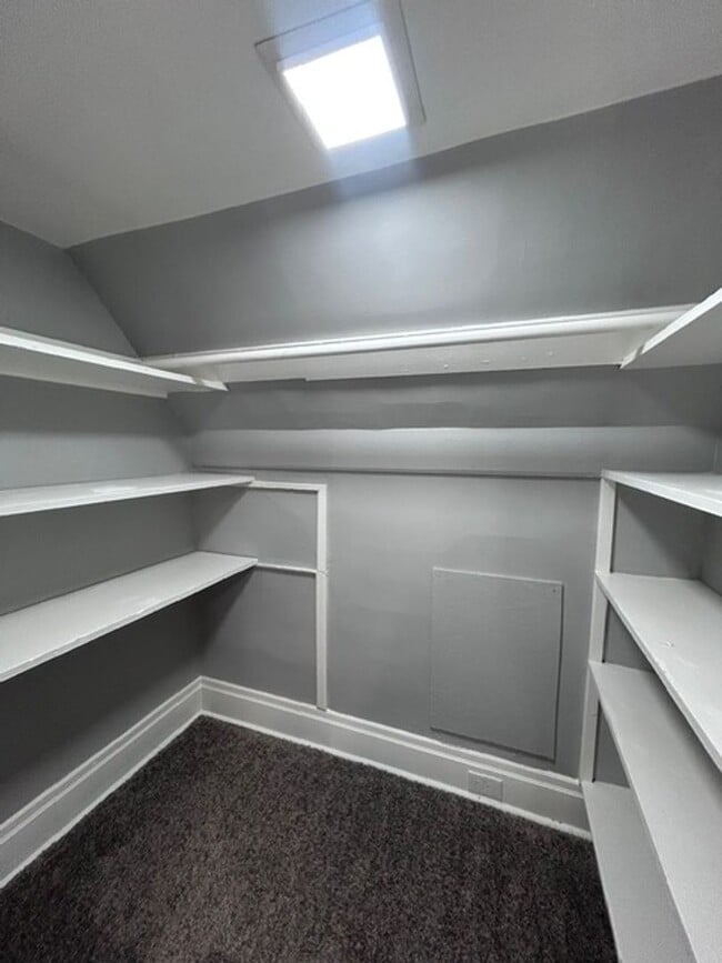 Building Photo - wat195