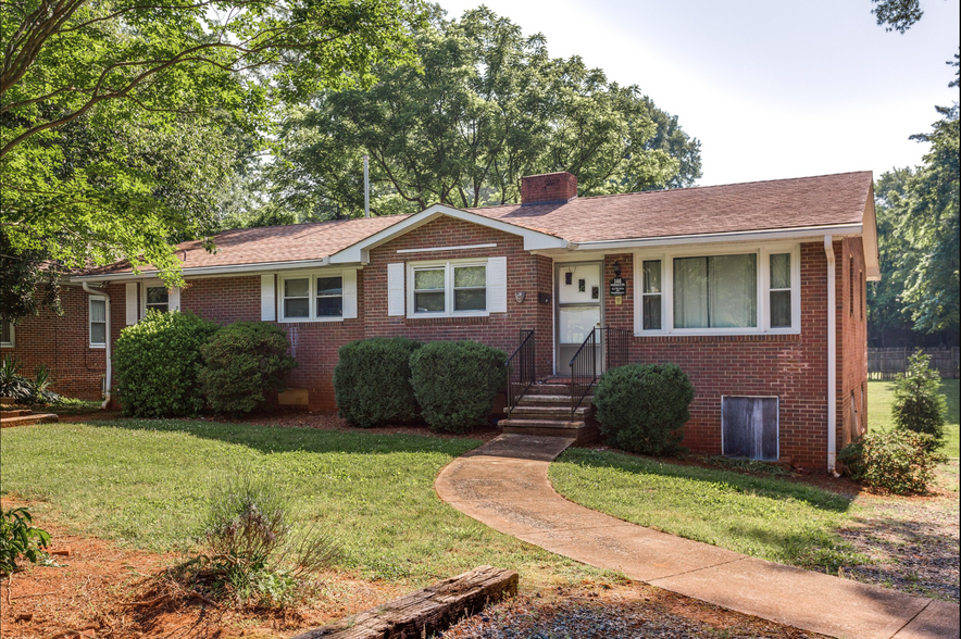 Primary Photo - 146 Rosedale Cir